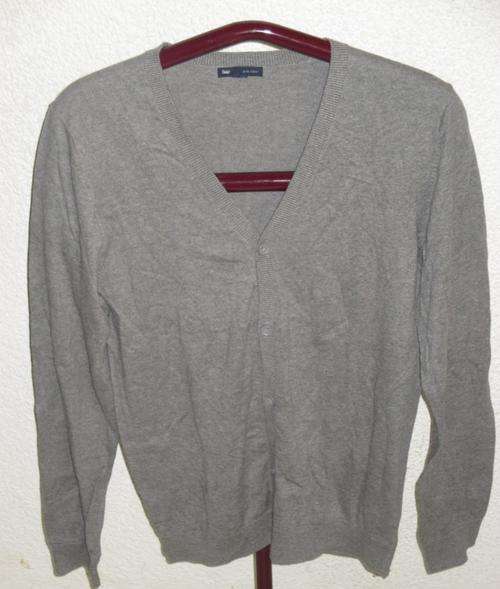 GREY CARDIGAN. GAP. SIZE MEDIUM. AS NEW