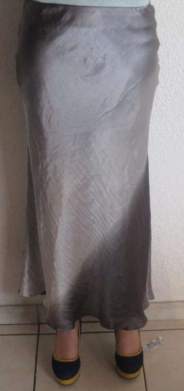 SHADES OF GREY, ELASTICATED LONG SKIRT. SIZE 10. OASIS. AS NEW