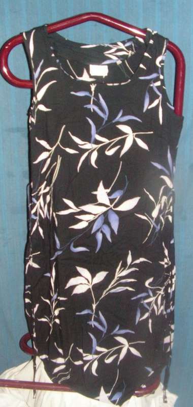 LONG FLORAL DRESS. KELSO SIZE 10. CONDITION: VERY GOOD
