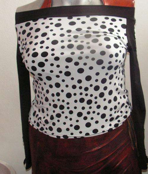 POLKA DOT LONG SLEEVE STRETCH TOP. NIKKI. SIZE LARGE. CONDITION GOOD