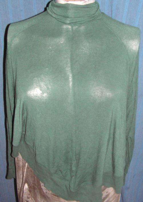 GREEN VOLOUMOUS POLO NECK KNIT. PRIVATE PROPERTY. SIZE S/M. AS NEW