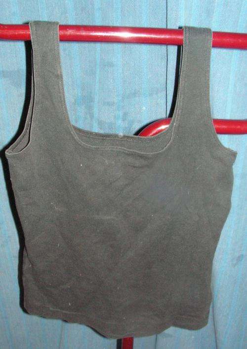BLACK TANK T. WOOLWORTHS. SIZE 10. CONDITION: VERY GOOD