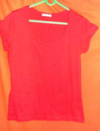 RED BASIC T. WOOLWORTHS. SIZE 12. CONDITION: VERY GOOD