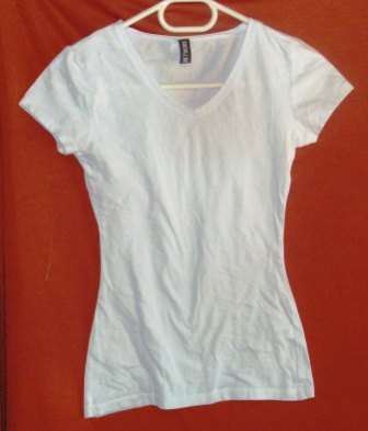 WHITE BASIC T. SIZE 6. CONDITION: AS NEW