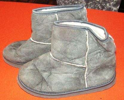 BLACK BOOT SLIPPERS. REAL CLOTHING. SIZE 5/6/ CONDITION: VERY GOOD