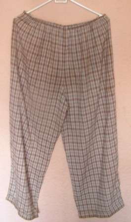 BEIGE CHECKED PANTS. FOSCHINI. SIZE 16 CONDITION: VERY GOOD
