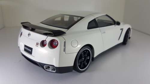 RARE AutoArt 1:18 Nissan R35 GTR SPEC V Pearl White