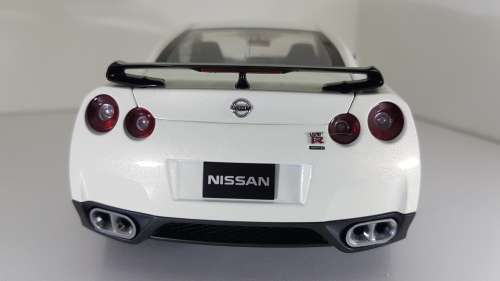 RARE AutoArt 1:18 Nissan R35 GTR SPEC V Pearl White