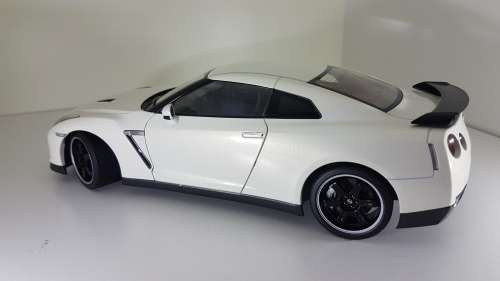 RARE AutoArt 1:18 Nissan R35 GTR SPEC V Pearl White
