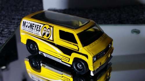 REAL RIDER HOTWHEELS MOONEYES VAN