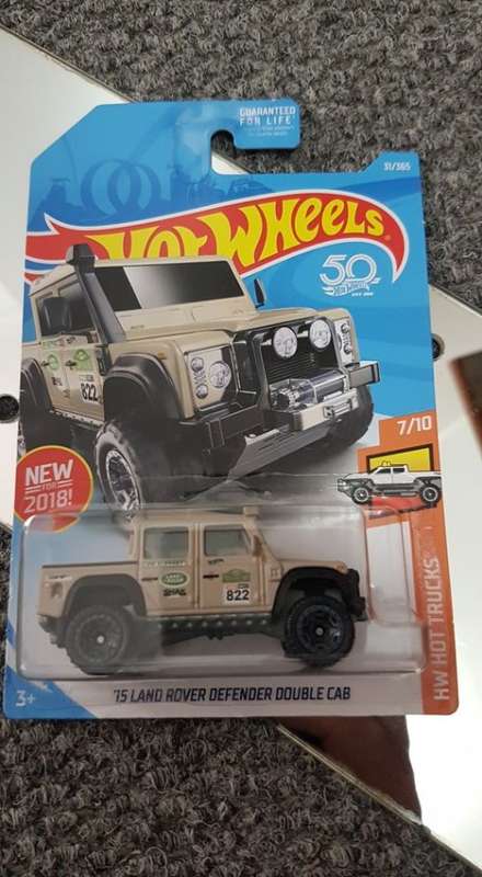 HOTWHEELS LAND ROVER DEFENDER DOUBLE CAB