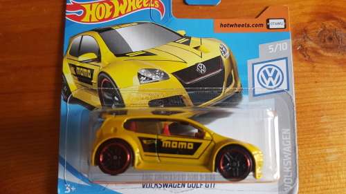 Hot Wheels VW GOLF GTI Momo