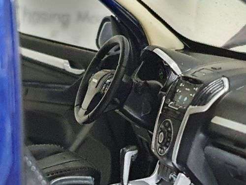 1/18 Isuzu D-MAX pickup Diecast Scale Model