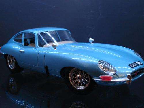 Jaguar E-Type 1961 - 1:18 Scale Diecast Model