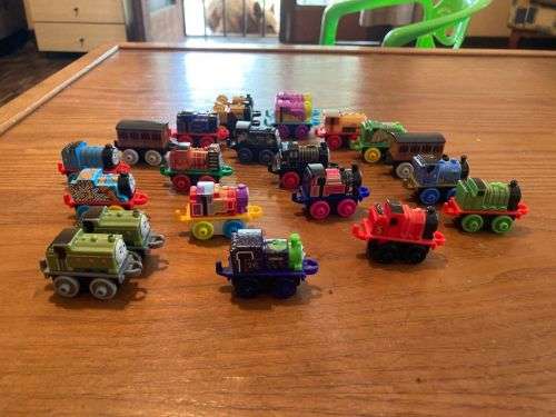 THOMAS AND FRIENDS MINIS