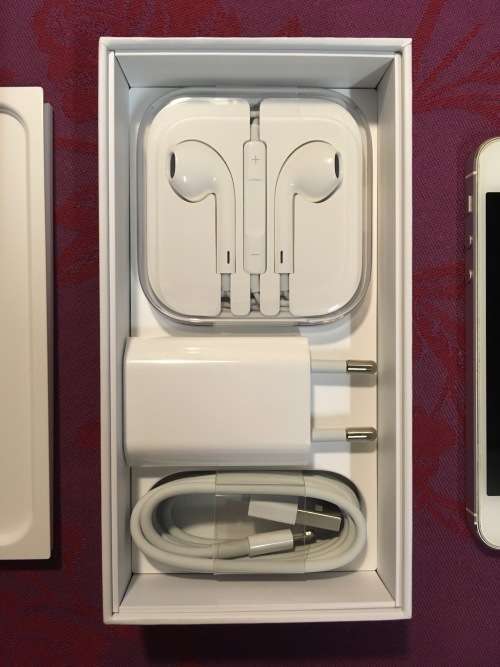 iPhone 5 Silver (Great Condition)