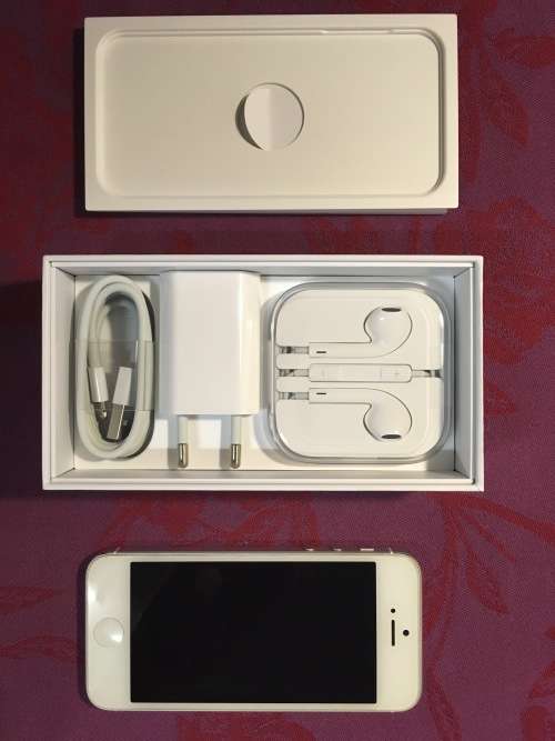 iPhone 5 Silver (Great Condition)