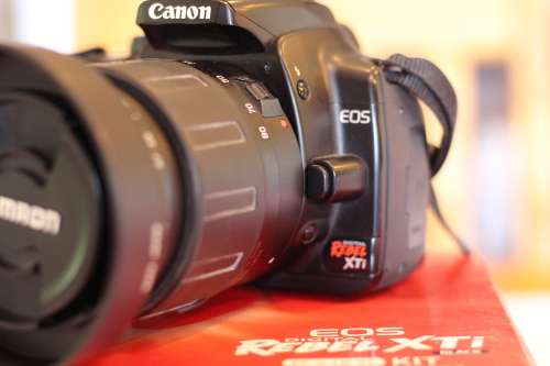 Canon EOS 400D / Digital Rebel XTi with Tamron 28-80mm lens