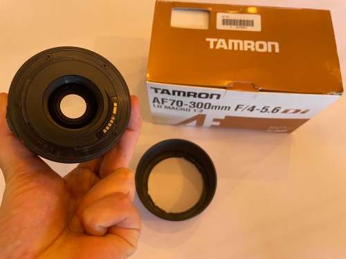 Tamron Auto Focus 70-300mm f/4.0-5.6 Di LD Macro Zoom Lens for Canon with Lens Hood