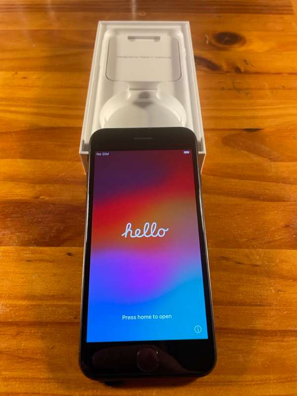 Excellent Condition: iPhone SE, Black, 64GB