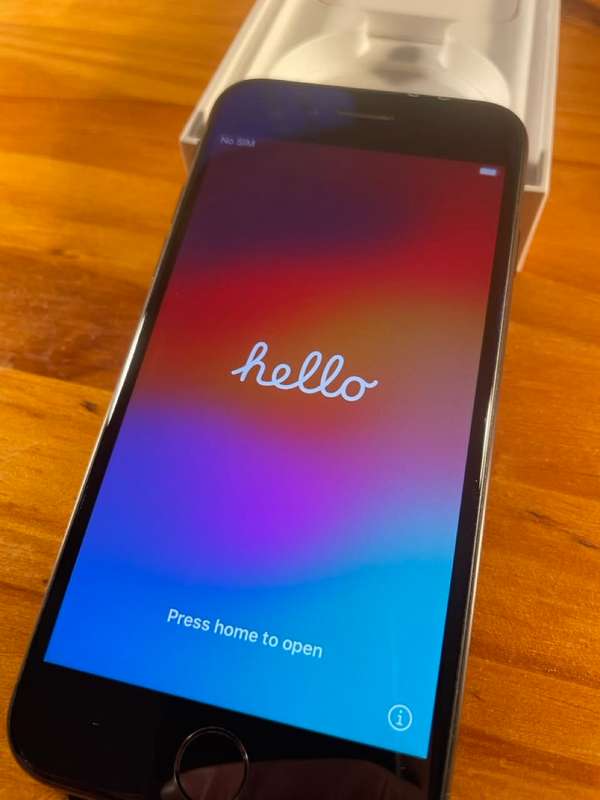 Excellent Condition: iPhone SE, Black, 64GB