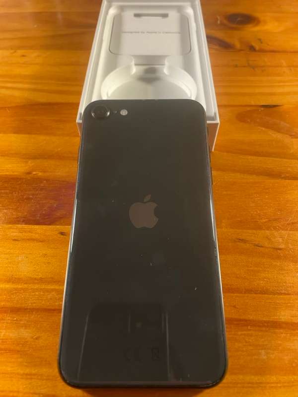 Excellent Condition: iPhone SE, Black, 64GB