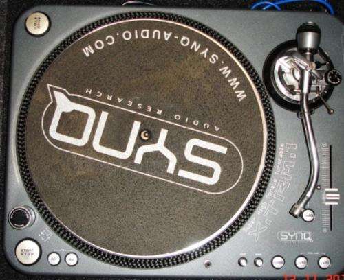 2X SYNQ X.TRM.1 TURNTABLES