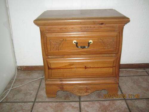 Wooden drawer chest.