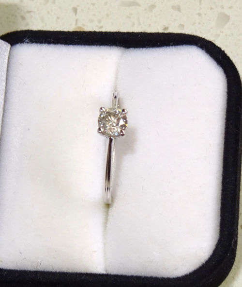 0.41ct DIAMOND ENGAGEMENT RING 100% NATURAL, Si2 Clarity!