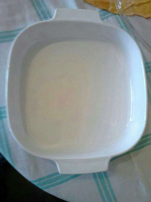CORNINGWARE -WHITE BROWNING DISH WITH LID - USA MWA-108