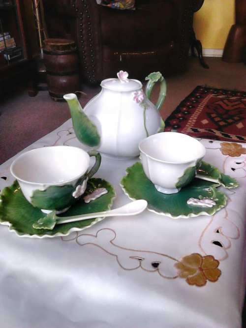 UNUSUAL 2 CUP TEA SET WITH TEAPOT & SPOONS