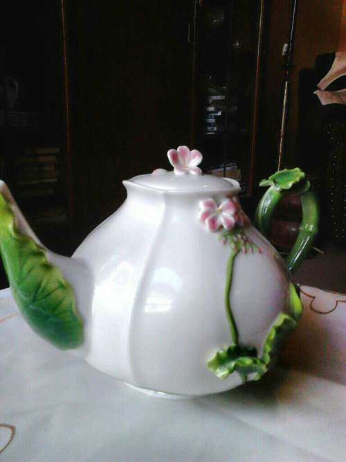 UNUSUAL 2 CUP TEA SET WITH TEAPOT & SPOONS