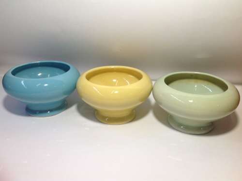 VINTAGE LUCIA WARE CERAMIC VASES SET OF 3 LOT 17