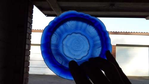 LOT 30: VINTAGE OPAQUE COBALT BLUE DEPRESSION GLASS HEXAGON ASHTRAY WITH ROSE CENTRE