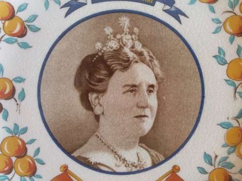 50% OFF LOT 73: COMMEMORATIVE WALL PLATE FUNDRAISER FEATURING QUEEN WILHELMINA OF THE NETHERLANDS