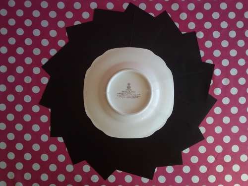 50% OFF LOT 73: COMMEMORATIVE WALL PLATE FUNDRAISER FEATURING QUEEN WILHELMINA OF THE NETHERLANDS
