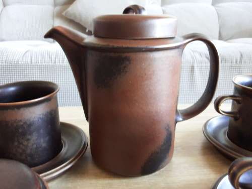 LOT 95: VINTAGE MID CENTURY ARABIA OF FINLAND 7 PIECE COFFEE SET