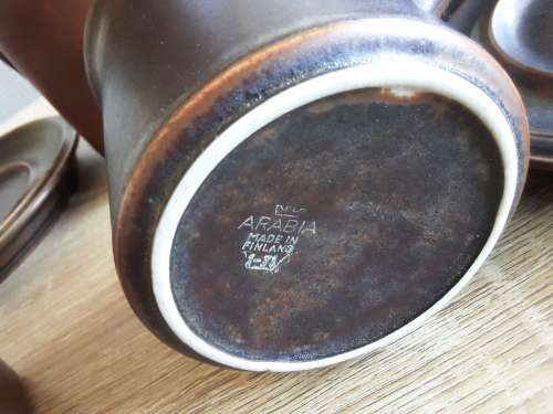 LOT 95: VINTAGE MID CENTURY ARABIA OF FINLAND 7 PIECE COFFEE SET