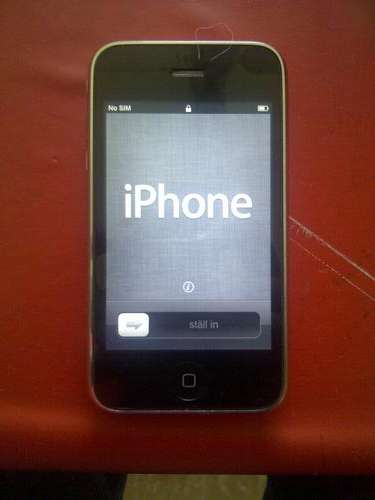 iPhone 3GS 16GB with iOS 5.1 for SALE