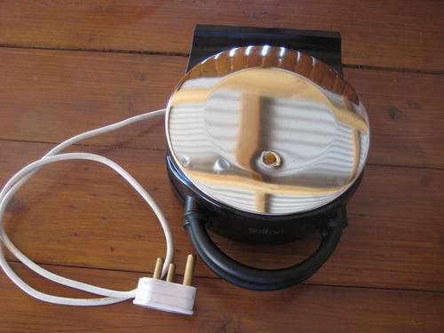 Salton Chrome Waffle Maker - Model SCW 97