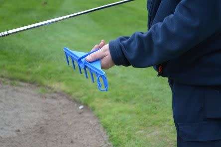 ON THE GO GOLF BUNKER RAKE
