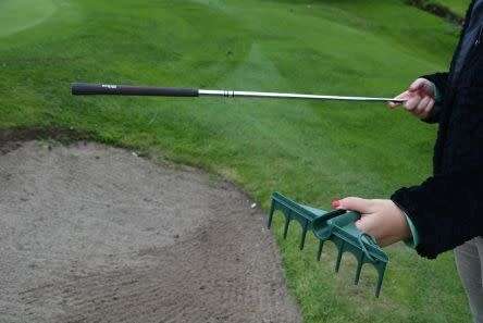 ON THE GO GOLF BUNKER RAKE
