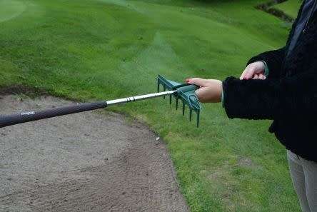 ON THE GO GOLF BUNKER RAKE