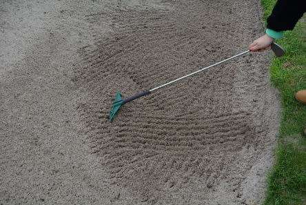 ON THE GO GOLF BUNKER RAKE