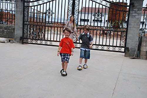 FLASHING ROLLER SKATES