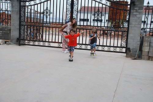 FLASHING ROLLER SKATES
