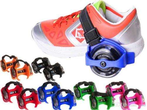 FLASHING ROLLER SKATES