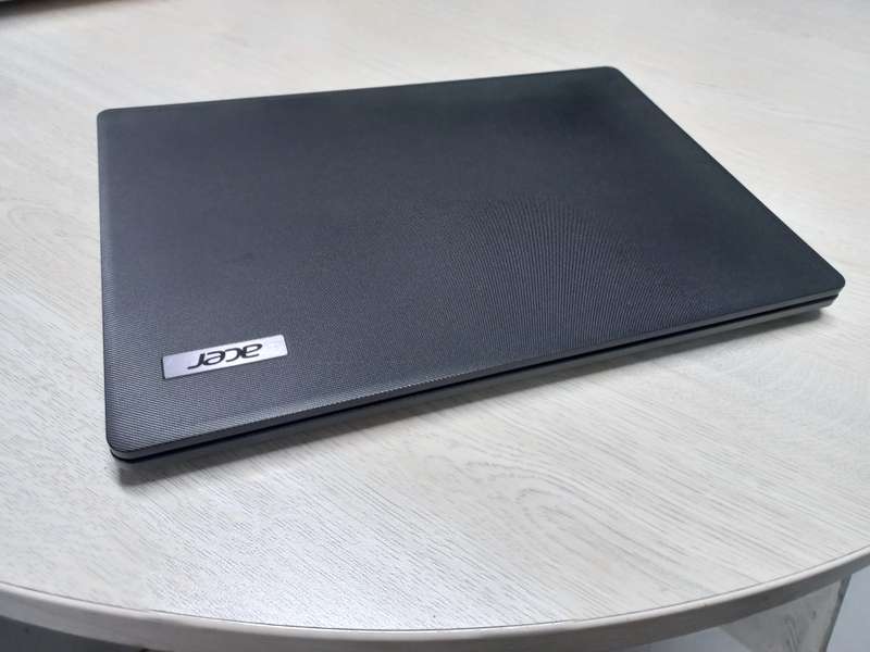 Acer TravelMate P214