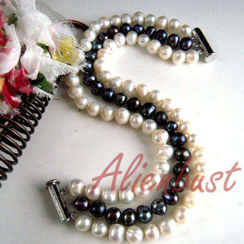 3 ROW BLACK & WHITE FRESHWATER PEARL BRACELET