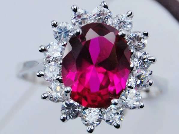 STUNNING PINK QUARTZ SURROUND BY WHITE TOPAZ CZ RING